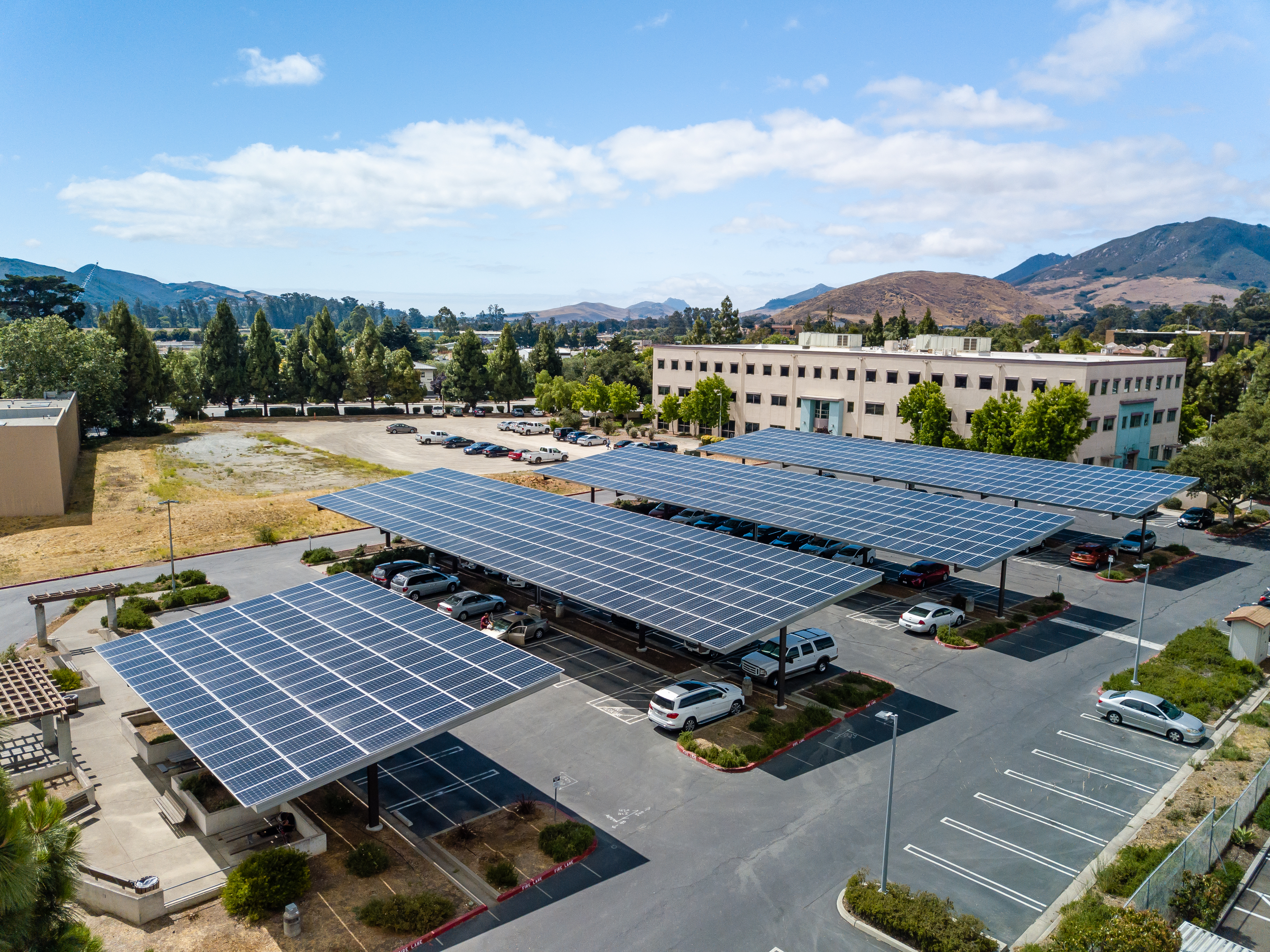 Discover how solar panels can revolutionize your business. Cut costs, boost sustainability, and join industry leaders. Get a free consultation with Windfree Solar today.