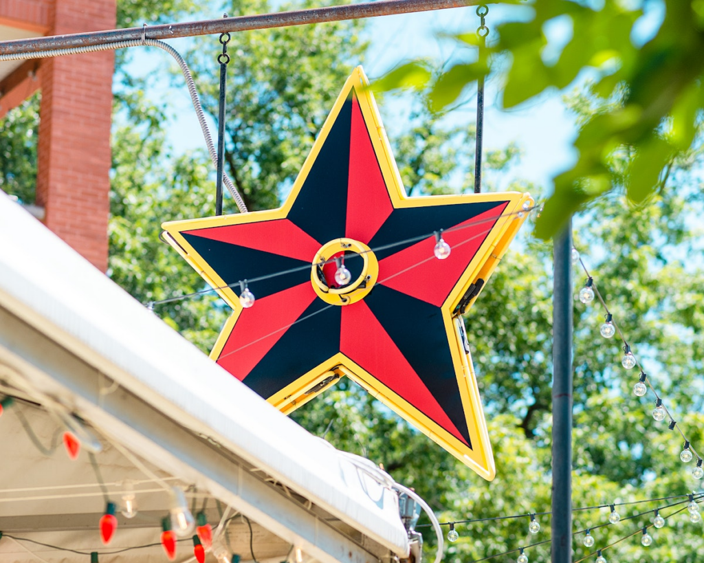 Discover how Big Star Chicago blends solar power with mouthwatering tacos. Experience sustainable dining at its finest. Visit now to savor eco-friendly cuisine and support green energy innovation in the heart of the Windy City.